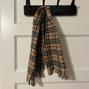 Short Burberry scarf